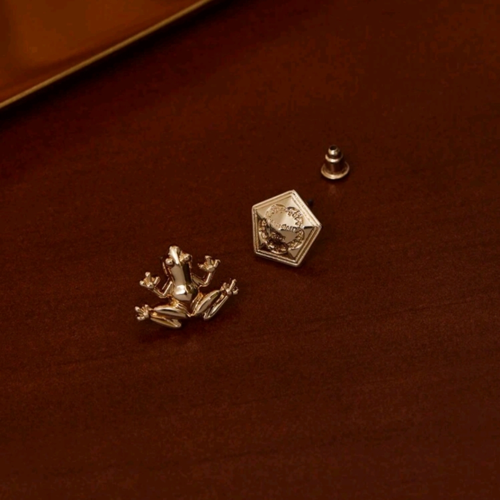 HARRY POTTER Chocolate Frogs Stud Earrings